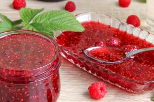 Живая малина, протертая с сахаром. Без термической обработки