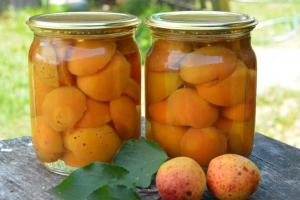 Абрикосы в сиропе