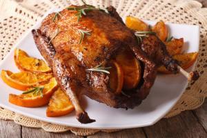 Гусь с апельсинами целиком с хрустящей корочкой