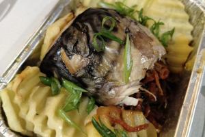 Рулетики из скумбрии с гарниром