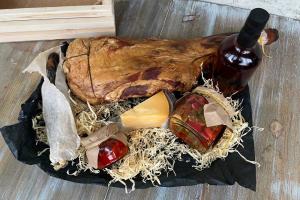 « Гастрономический трофей в деревянном сундуке»